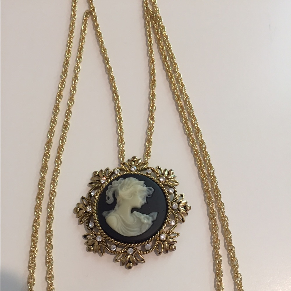 Vintage-Inspired Cameo and 3 Chain Necklace - Picture 8 of 8