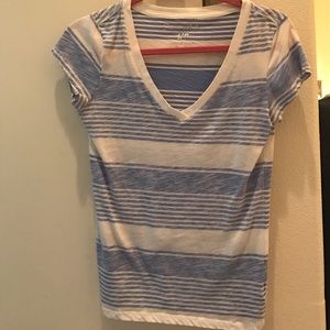 Striped v-neck t-shirt