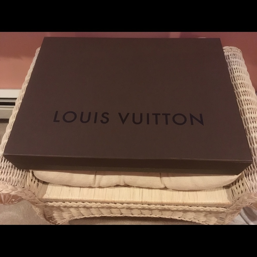 LV BOX 📦 - Picture 1 of 1