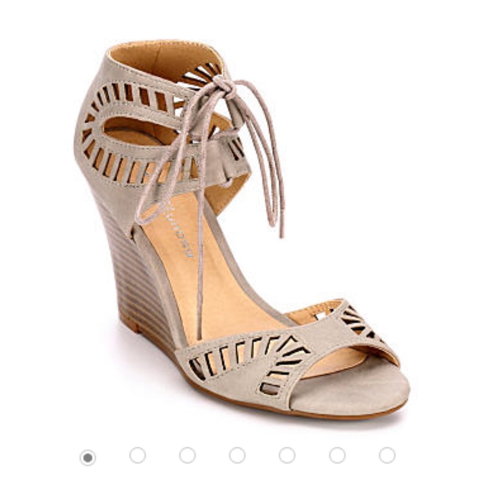Chinese Laundry Bright Sun Sandals Wedges Heels