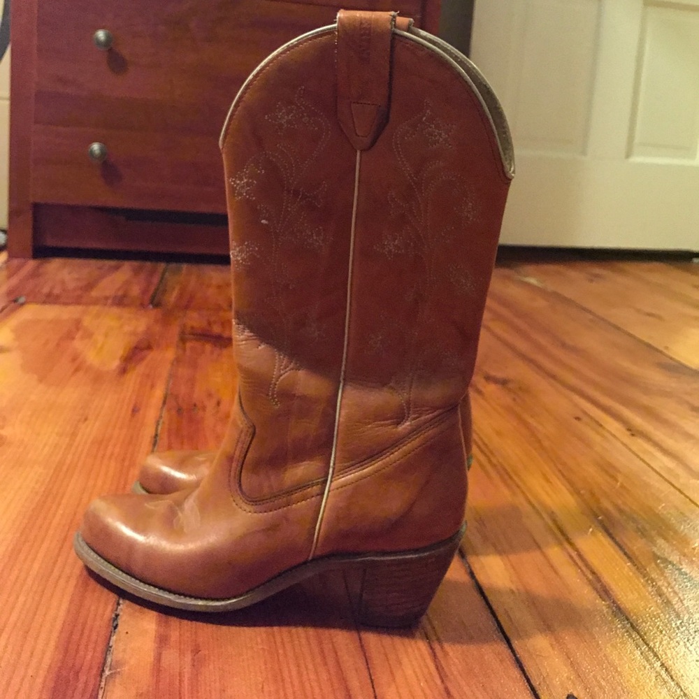 Wolverine tan cowgirl boots in size 7 n