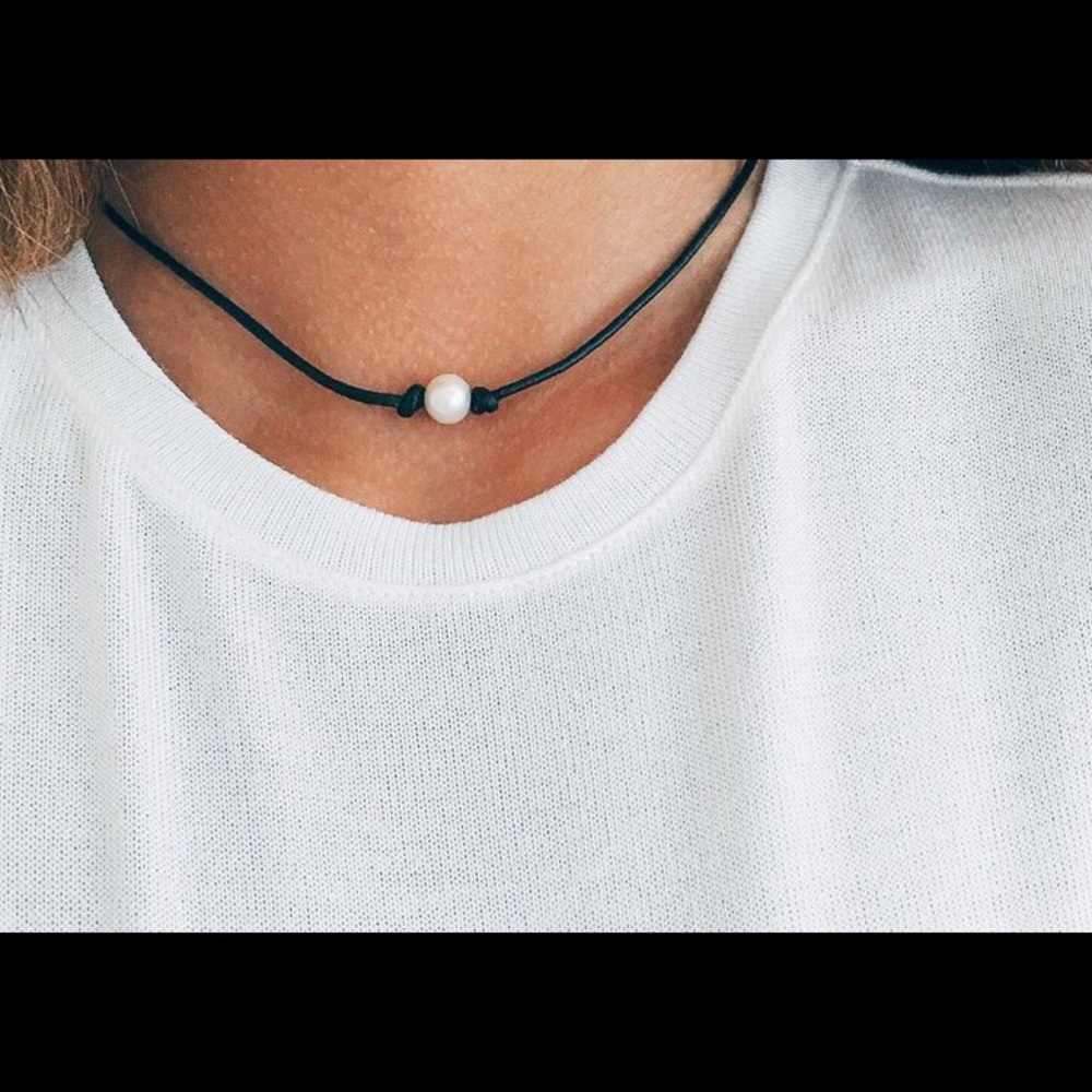 Pearl choker necklace