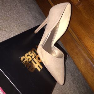 Nude pumps