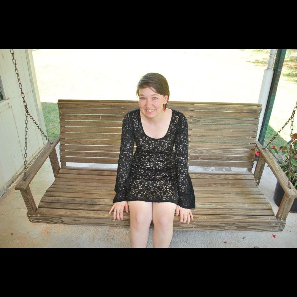 Black lace dress - Picture 2 of 8
