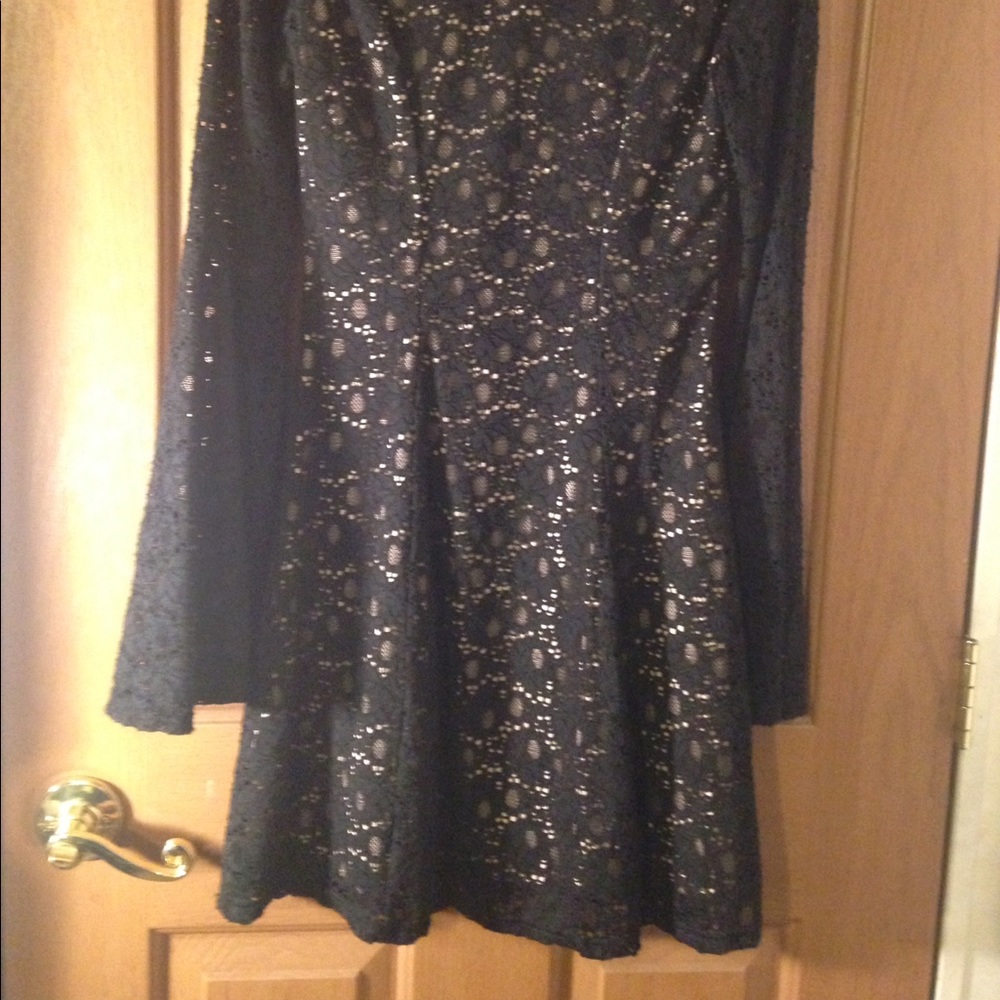 Black lace dress - Picture 7 of 8
