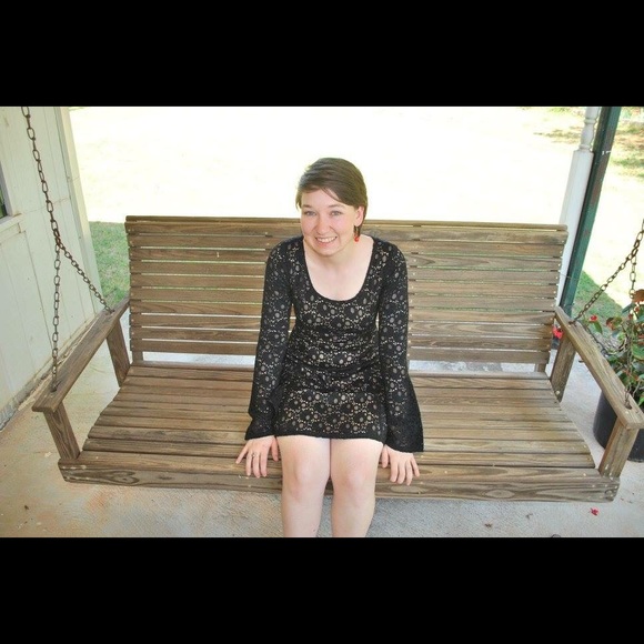 Black lace dress - Picture 2 of 8