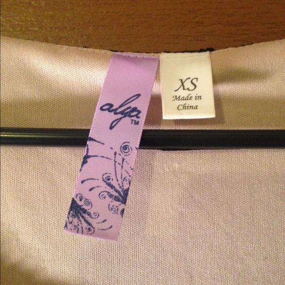 Black lace dress - Picture 5 of 8