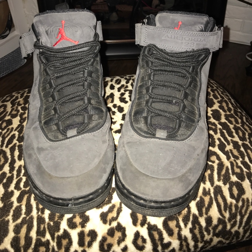 air jordans!!!🖤