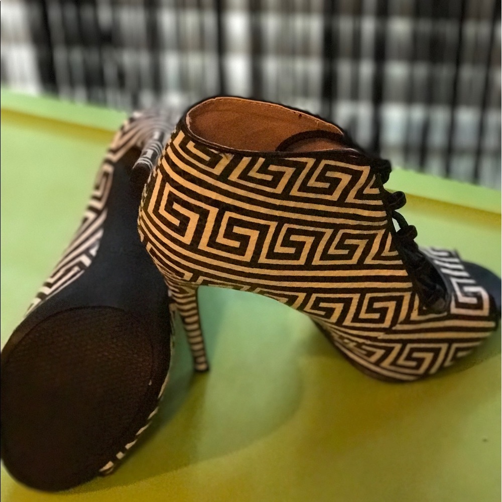 NWOT Chinese Laundry high heel