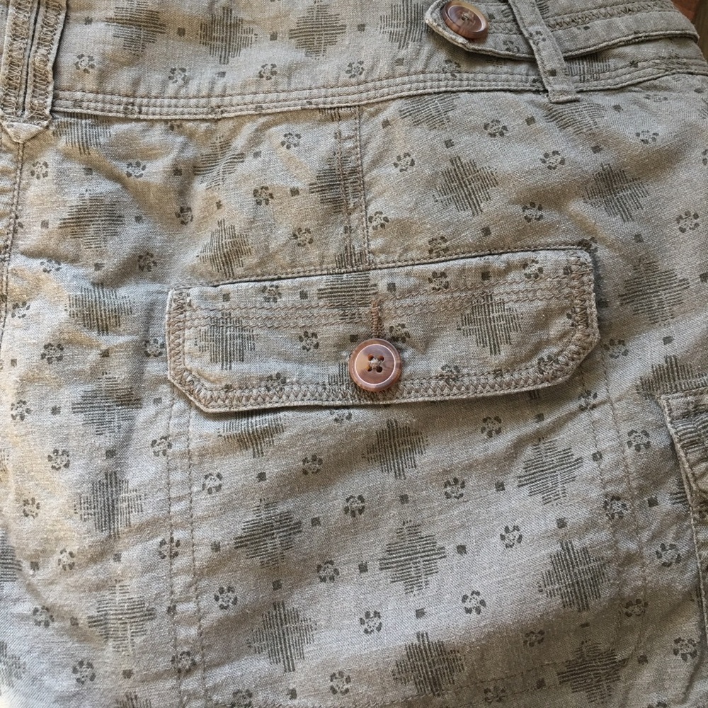 Khaki green shorts size 11/12 - Picture 2 of 4