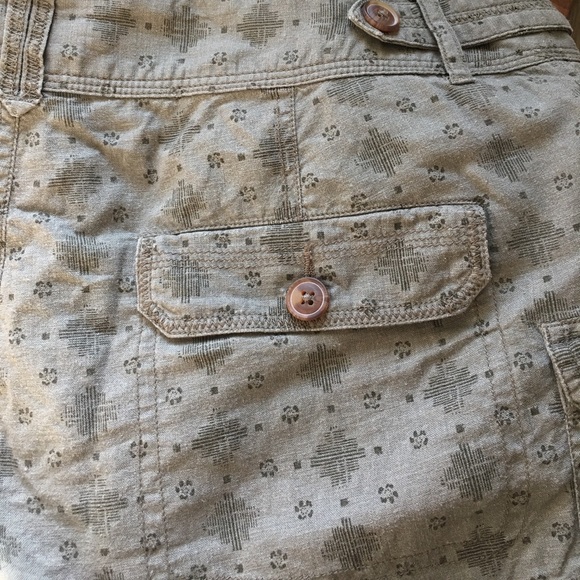 Khaki green shorts size 11/12 - Picture 2 of 4