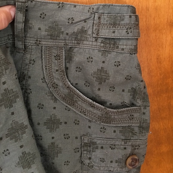 Khaki green shorts size 11/12 - Picture 4 of 4