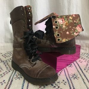 🌸Dr. Martens TRIUMPH brown boots🌸