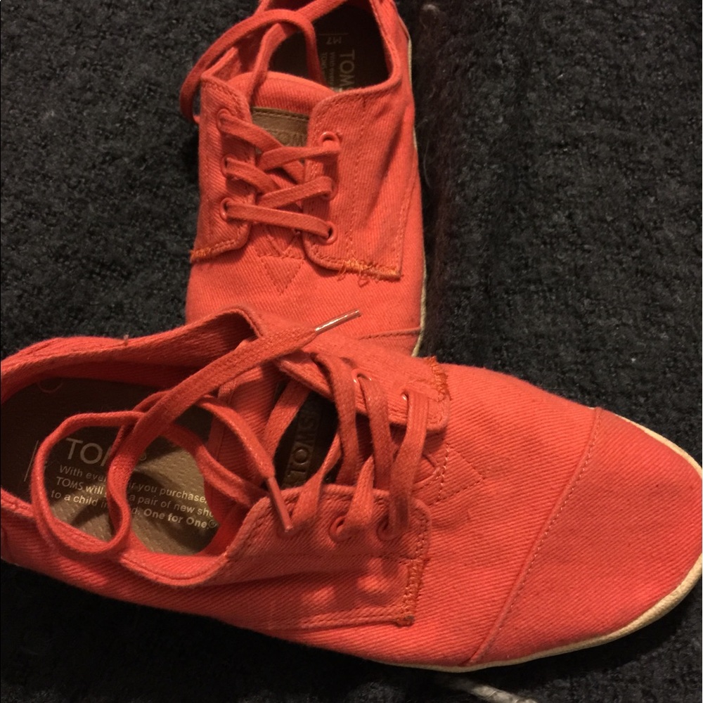 TOMS laceup canvas shoes