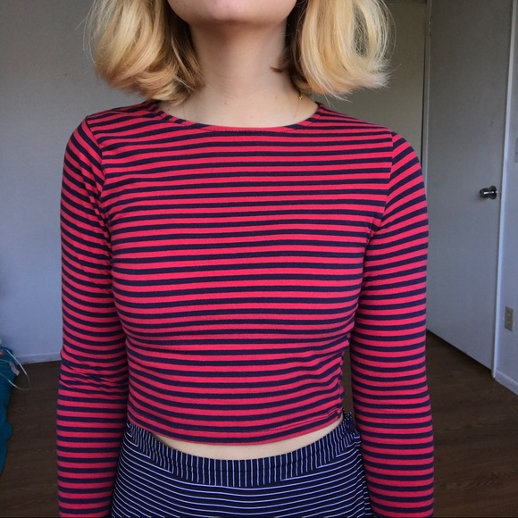 Red and navy striped long sleeve crop top ❣️ - Picture 1 of 4