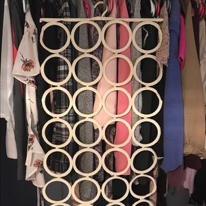 Hanging scarf holder