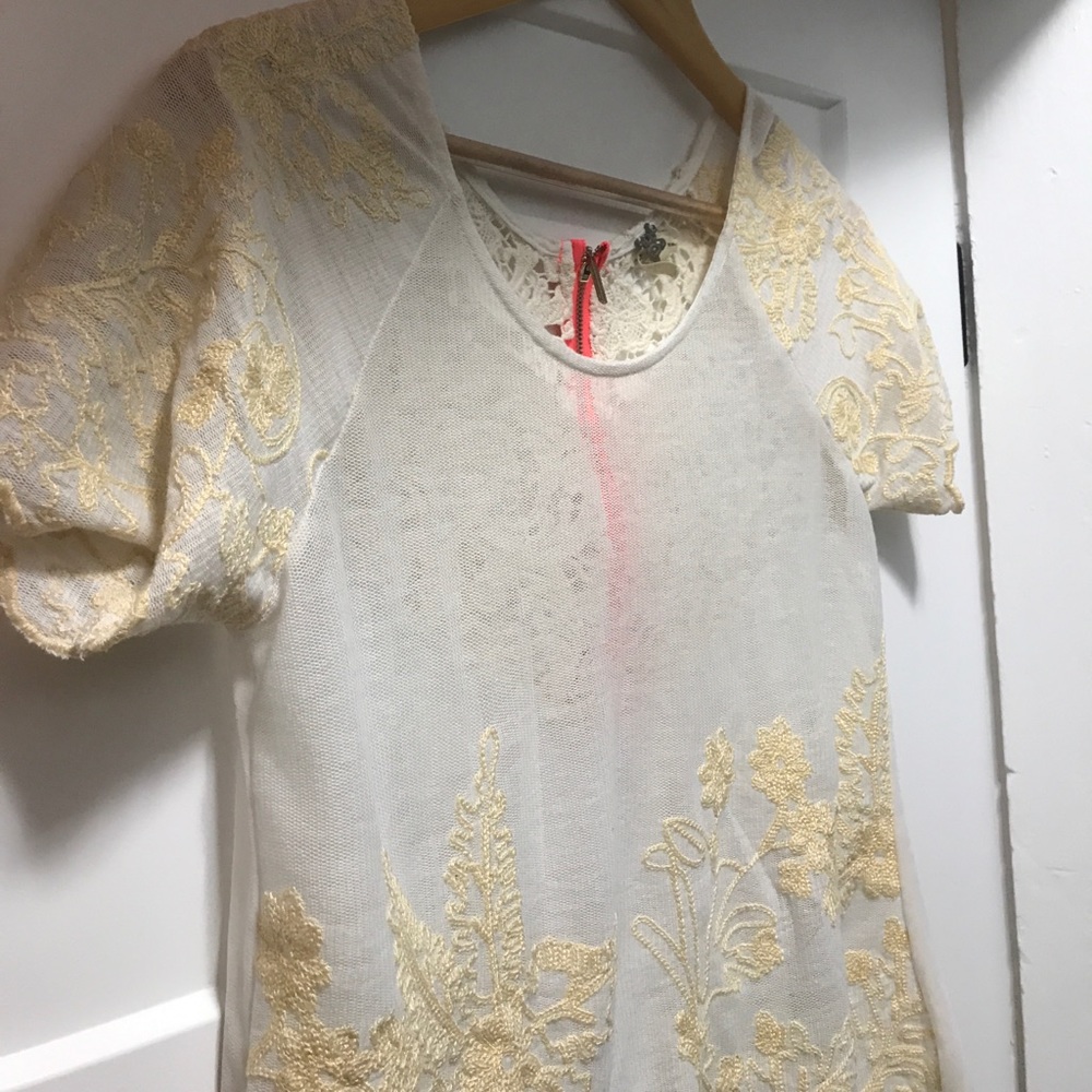 BKE. Cream/Lace Top. Open Back with Zipper.