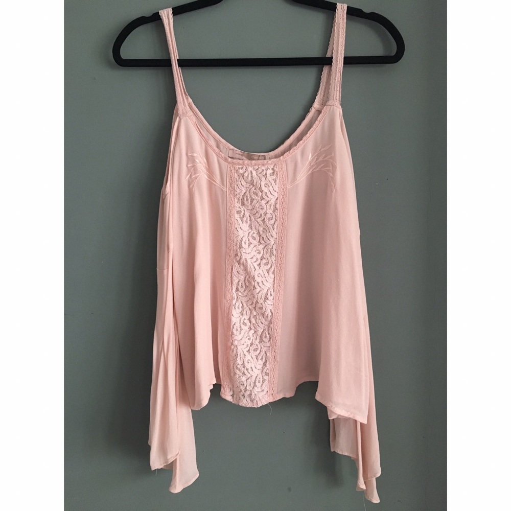 Cold shoulder flowy top!