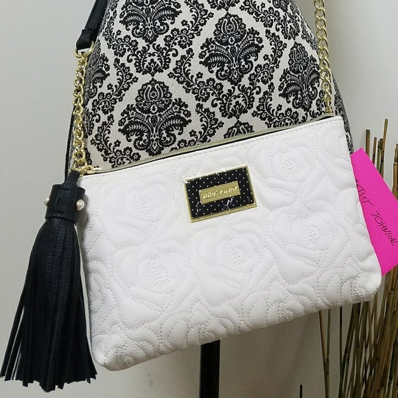 🎈BLOWOUT SALE🎈BETSEY JOHNSON CROSSBODY BAG! - Picture 3 of 4
