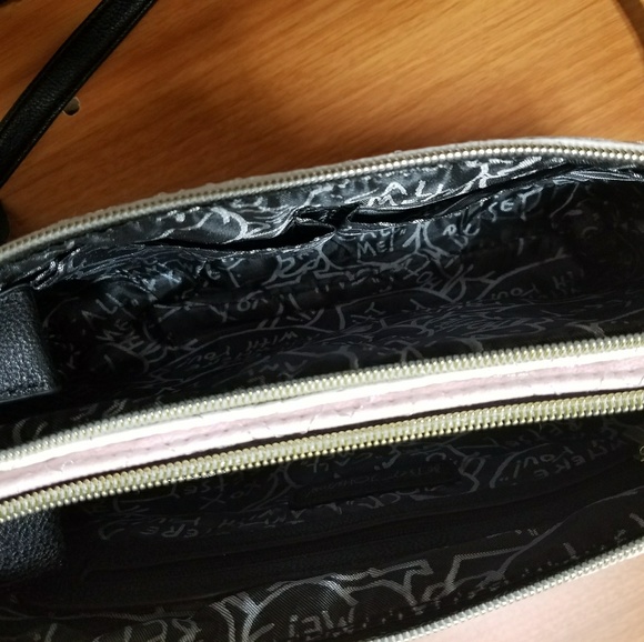 🎈BLOWOUT SALE🎈BETSEY JOHNSON CROSSBODY BAG! - Picture 4 of 4