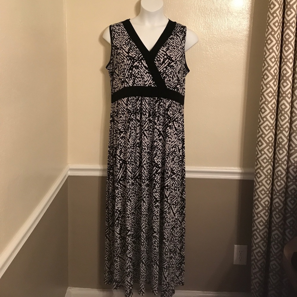 Black and white maxi dress 👗