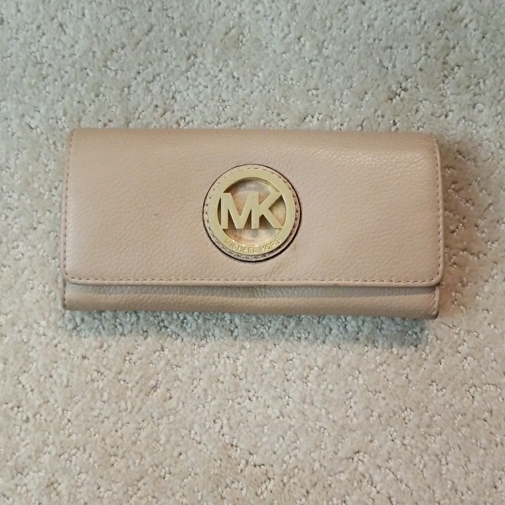 SOLD ↗️Authentic Michael Kors nude leather wallet