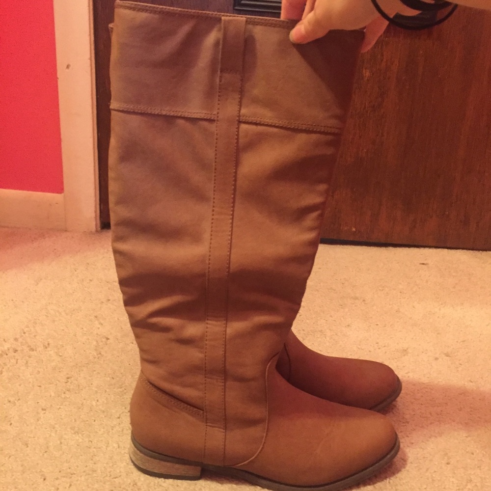 Brown/tan rampage boots; 8 1/2.