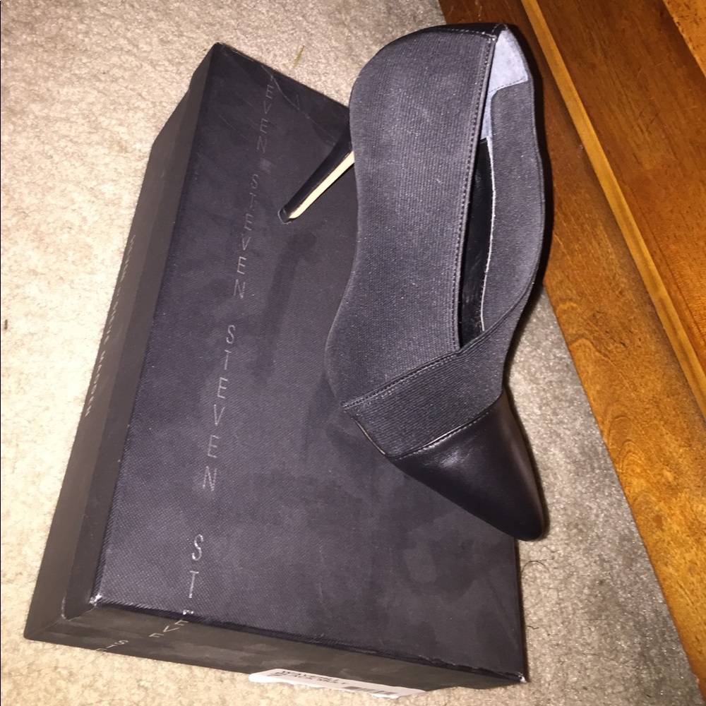 Steve Madden black pumps