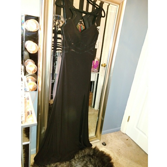 Black evening gown - Picture 1 of 5