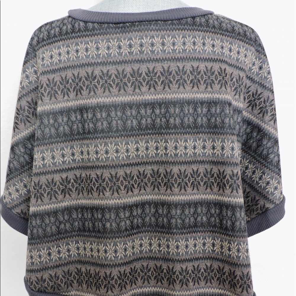 Happening in the Present HIP Poncho Sweater - Picture 2 of 3