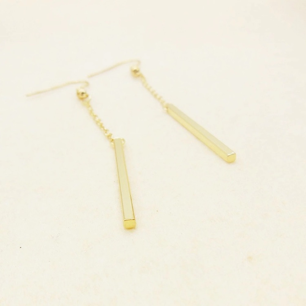 VERTICAL BAR CHAIN GOLD EARRINGS - Picture 2 of 6