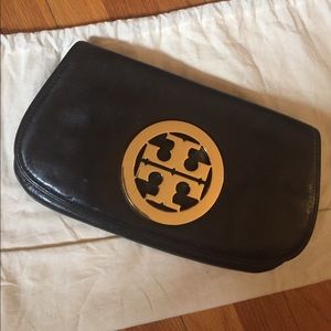 ✨AUTHENTIC Classic Tory Burch clutch✨