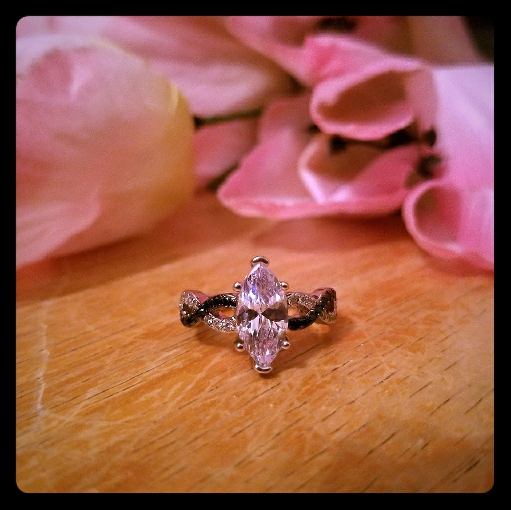☄FLASH  SALE☄ Diamond Statement Ring 😍