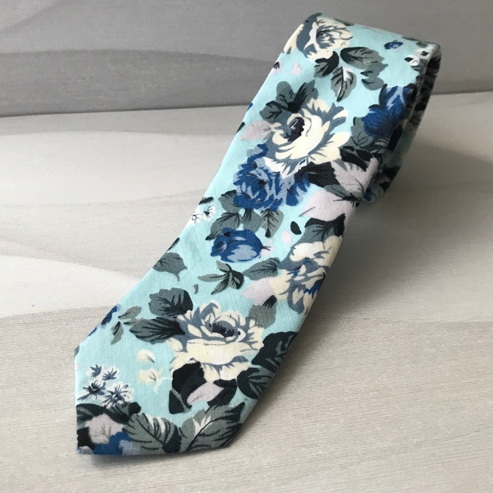 Men's Light Blue Floral Skinny Tie