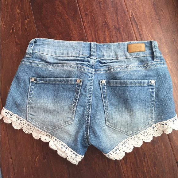 Tillys crochet bottom shorts - Picture 3 of 3