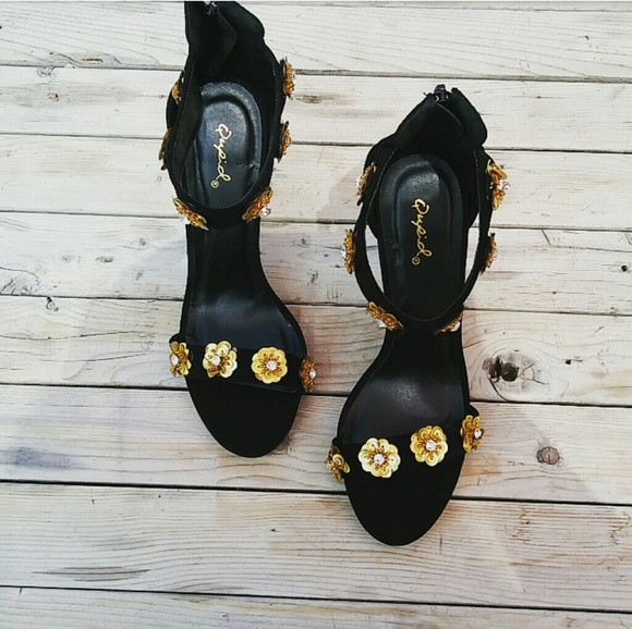 //Wild Thoughts// Black daisy strappy heel - Picture 6 of 8