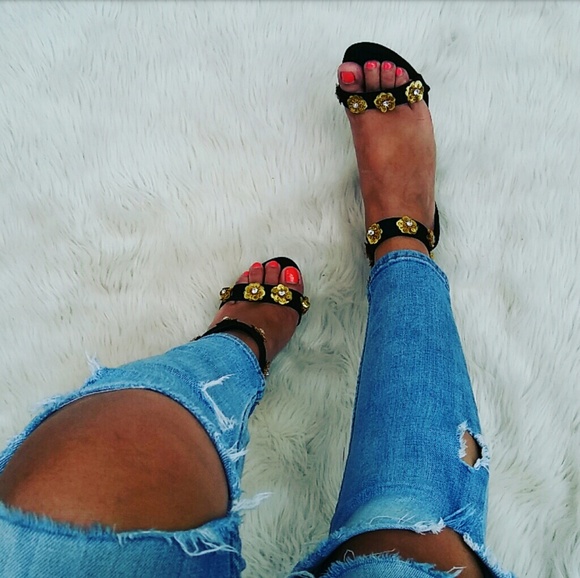 //Wild Thoughts// Black daisy strappy heel - Picture 5 of 8