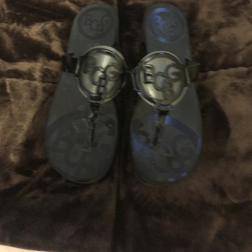 Like new BCBG sandals