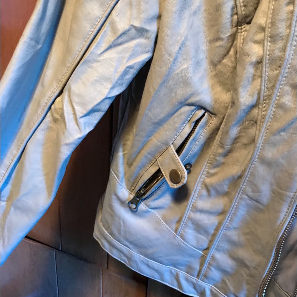 Jacket - Picture 3 of 6