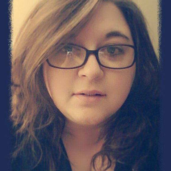 Meet your Posher, Nicole - Picture 1 of 1