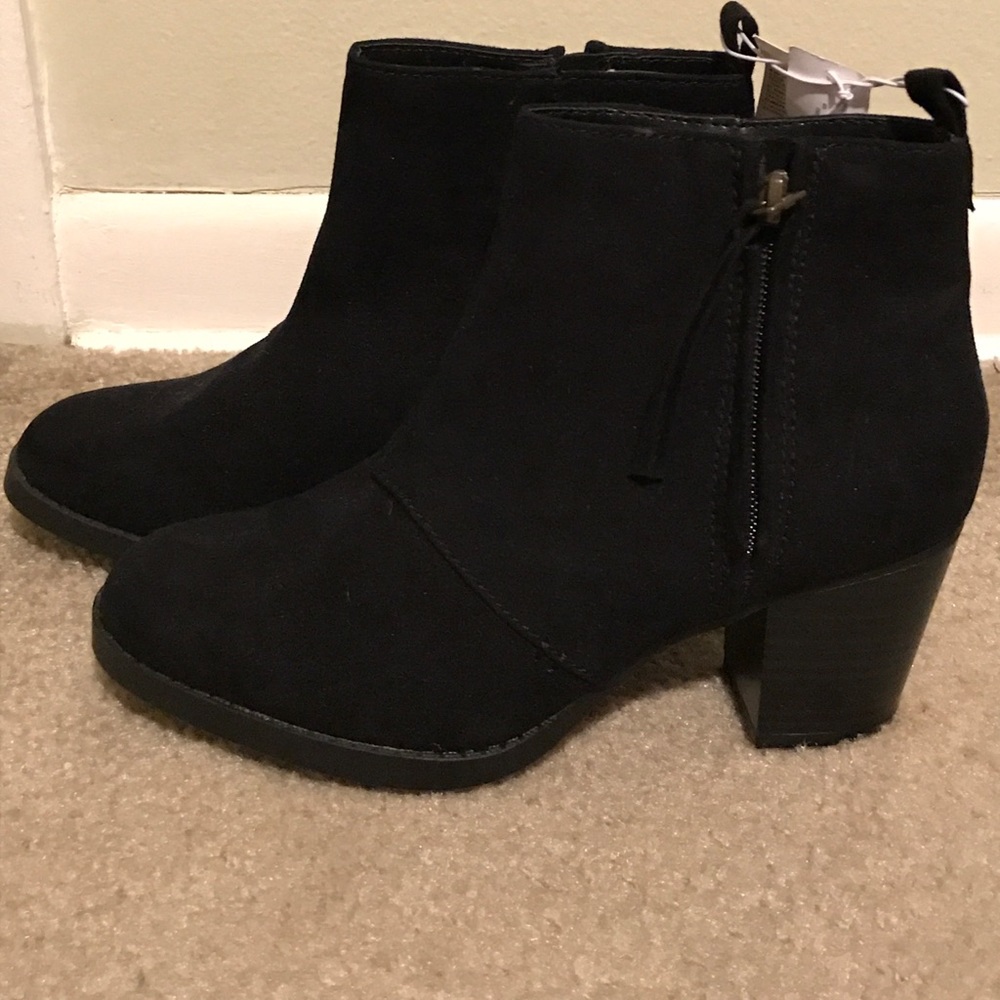 Black casual booties!