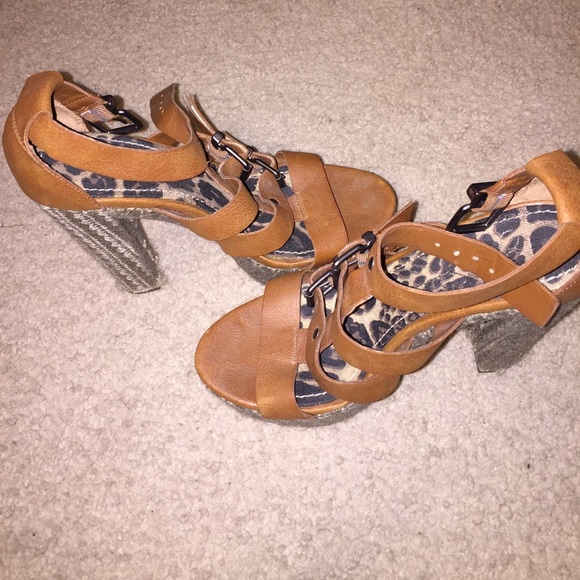 Heeled Sandals - Picture 3 of 4