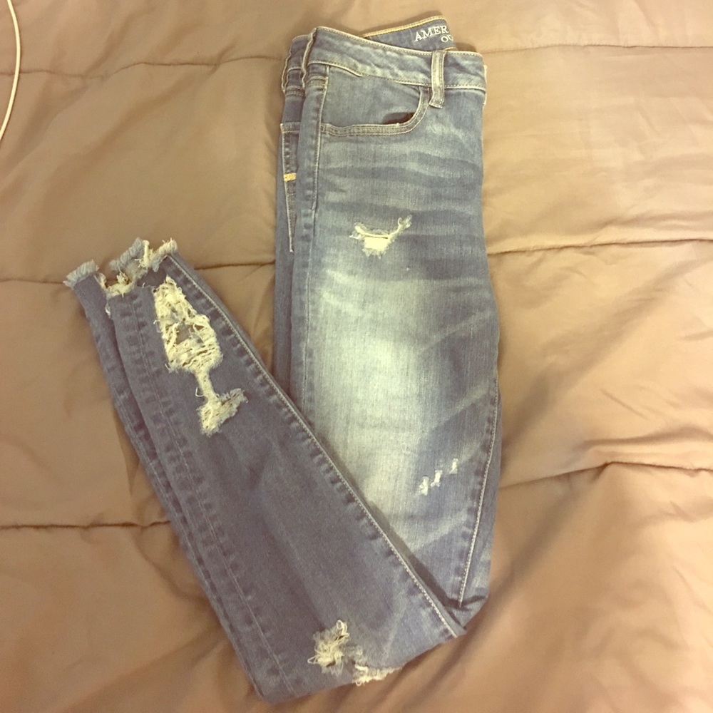 Distressed American Eagle skinny Jeans