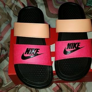 Pink nike slides - price final