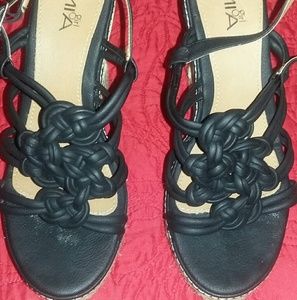 Mia Girl black wedges