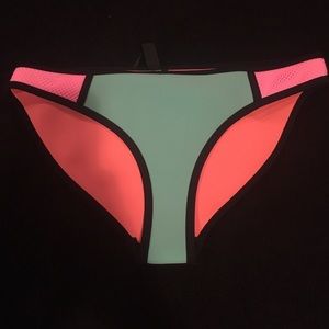 AUTHENTIC Triangle Bottom