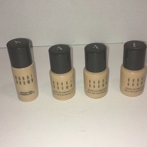 4 Bobbi Brown Natural #4 Moisturizing Foundation