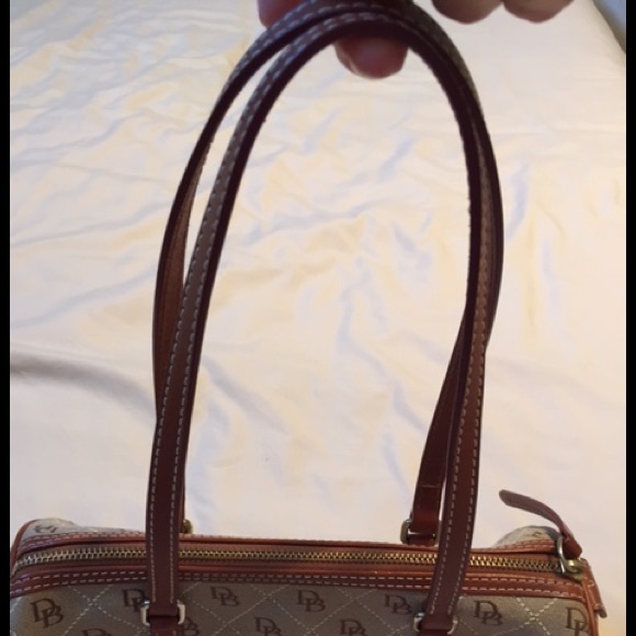 Dooney & Bourke logo barrel bag - Picture 2 of 6