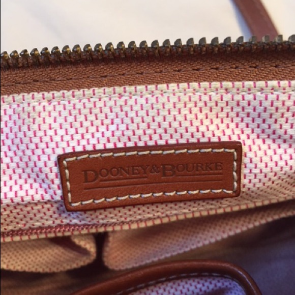 Dooney & Bourke logo barrel bag - Picture 3 of 6
