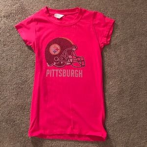 A Pittsburgh Steelers t shirt